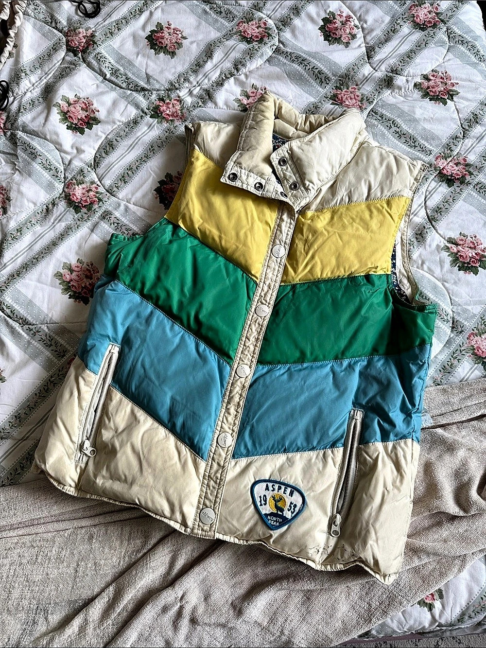 Aspen Color Block Puffer Vest in Blue & Green